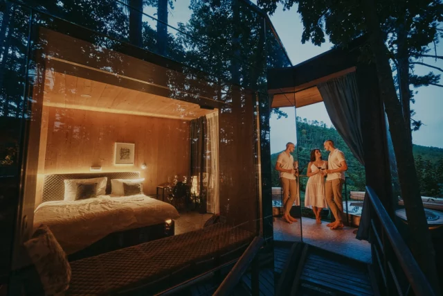 Ekskluzivno razvajanje v naravi - ta vikend! 🌿

Ujemi čarobnost gozda v objemu miru in elegance ✨
Od danes do nedelje te v @theodosiusvillage čaka ekskluzivna last minute ponudba – popolno zatočišče za tvoj umik od vsakdana. 💚

🔥 Vključeno v ponudbo:
🍷 Dobrodošlica z lokalnim vinom
🛏 Nočitev v razkošnem gozdnem paviljonu oz. glamping hiški
🍳☕️ Razkošen zajtrk in kavica 😉
🌲 Jutranja tišina in prebujanje ob ptičjem petju
🧘‍♀️ Možnost zasebne savne, jacuzzija in masaže

📅 Rezervacije možne le do razprodaje mest.
🌐 Povezava v bio ali piši DM za takojšnjo rezervacijo.

Zadiši po borovcih, zadiši po svobodi. 💚